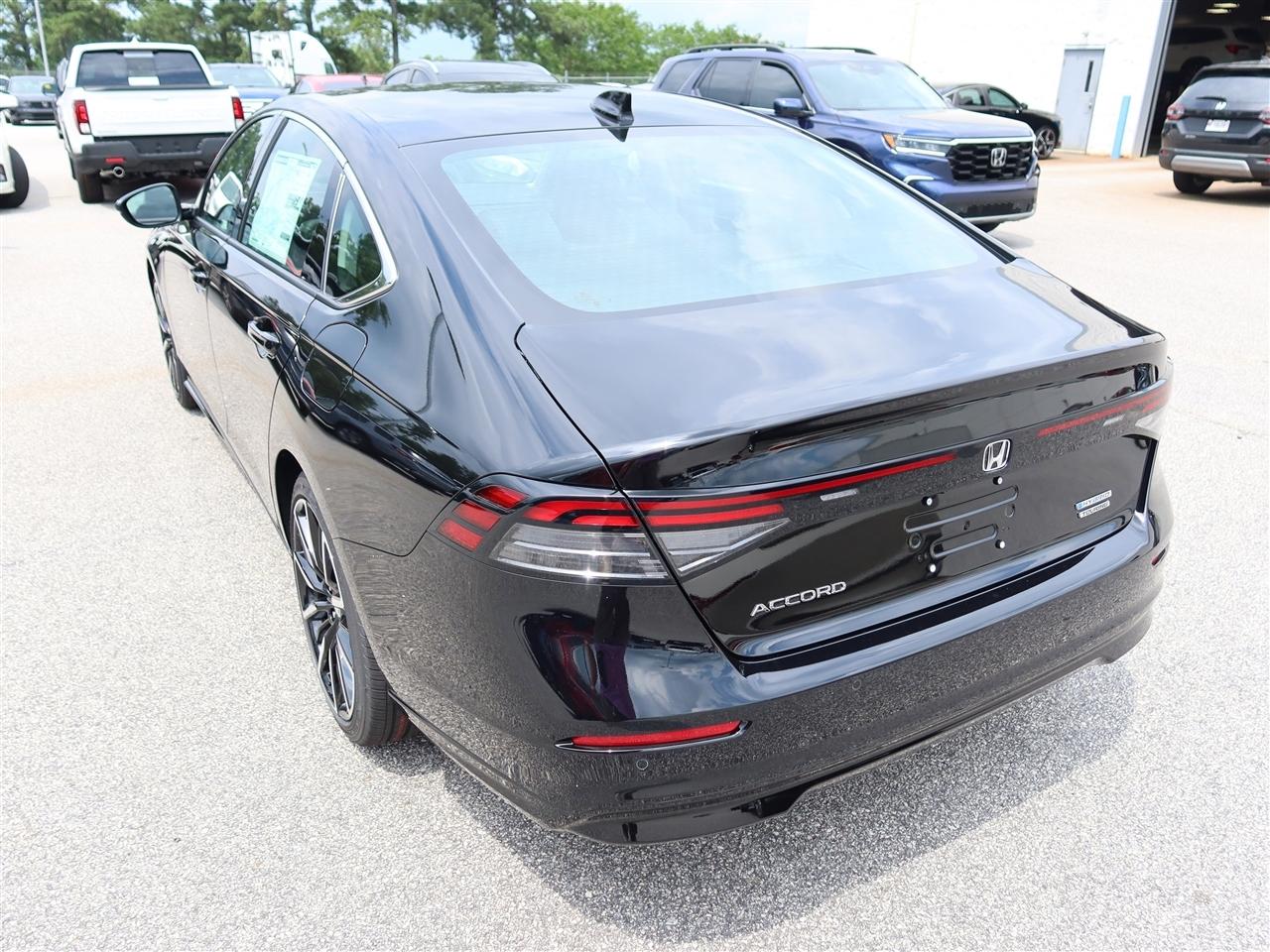 Honda Accord Touring Hybrid 2026