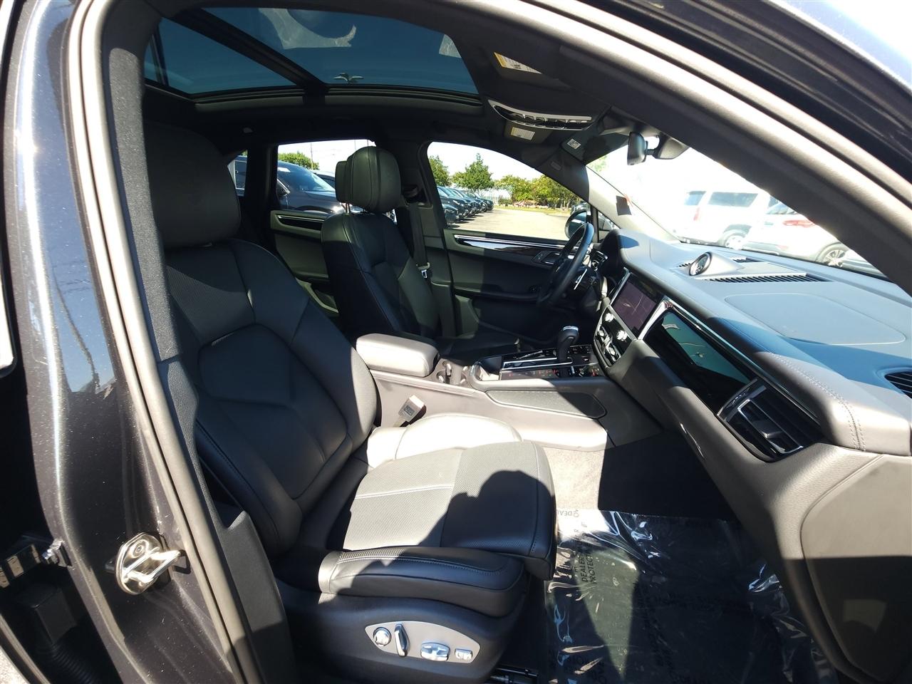 Porsche Macan Base 2025