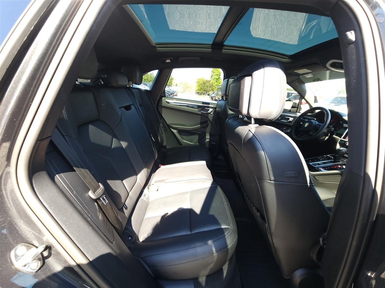 Porsche Macan Base 2025