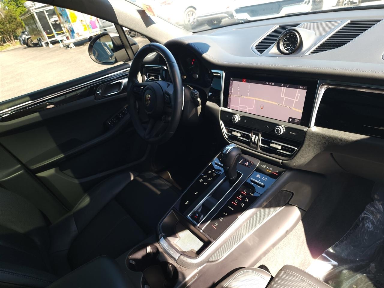 Porsche Macan Base 2025