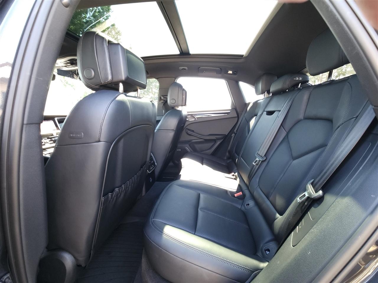 Porsche Macan Base 2025