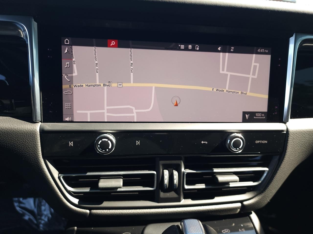 Porsche Macan Base 2025