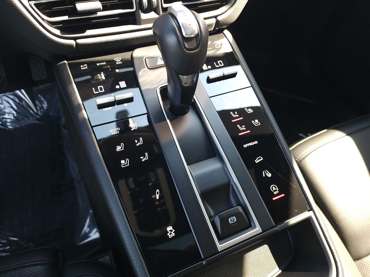 Porsche Macan Base 2025