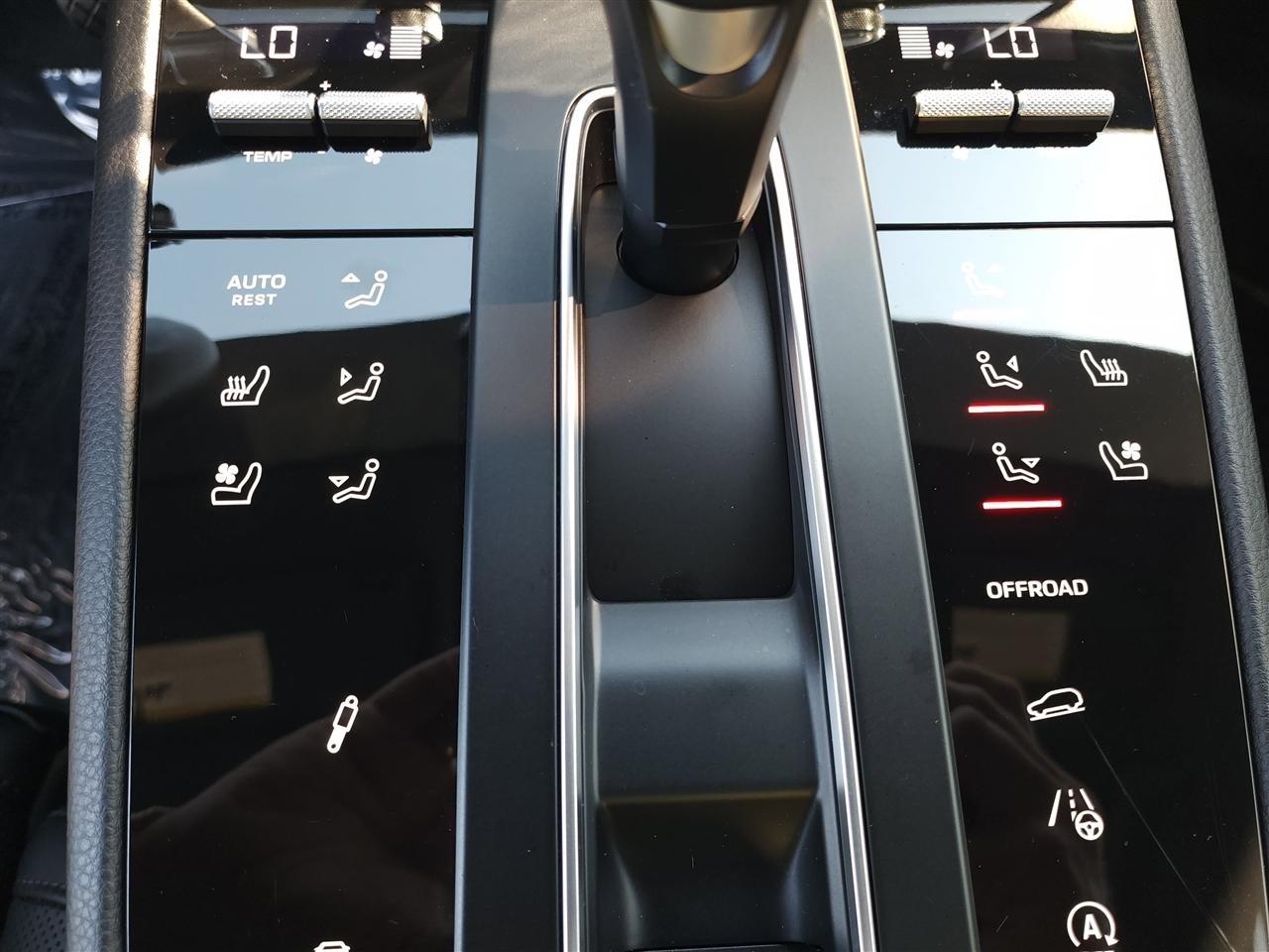 Porsche Macan Base 2025