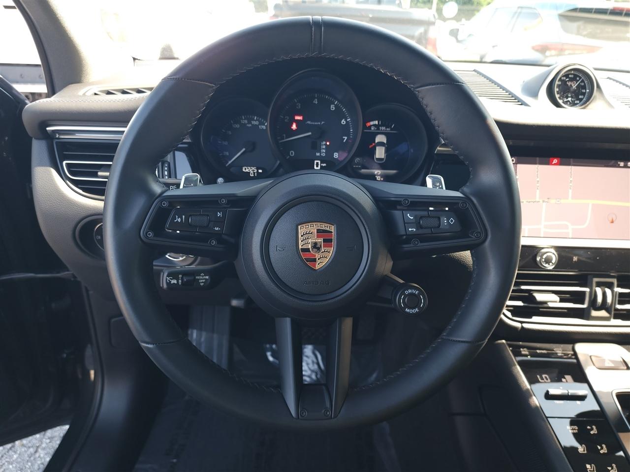 Porsche Macan Base 2025
