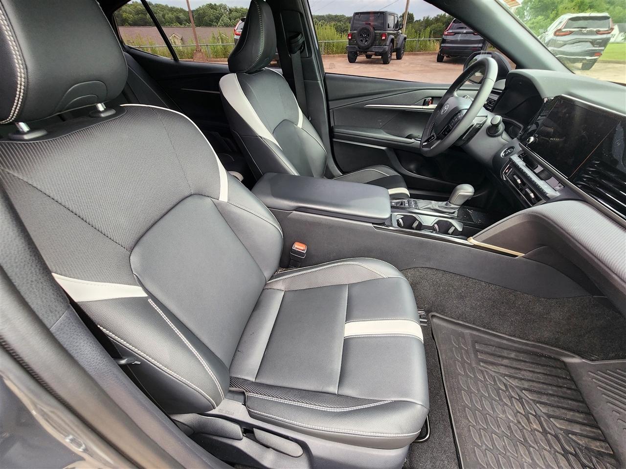 Toyota Camry Hybrid XLE 2025