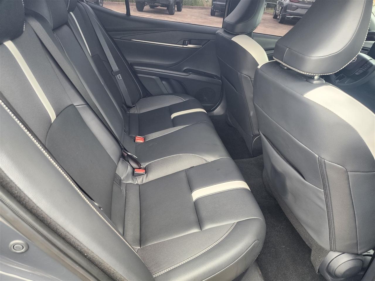 Toyota Camry Hybrid XLE 2025