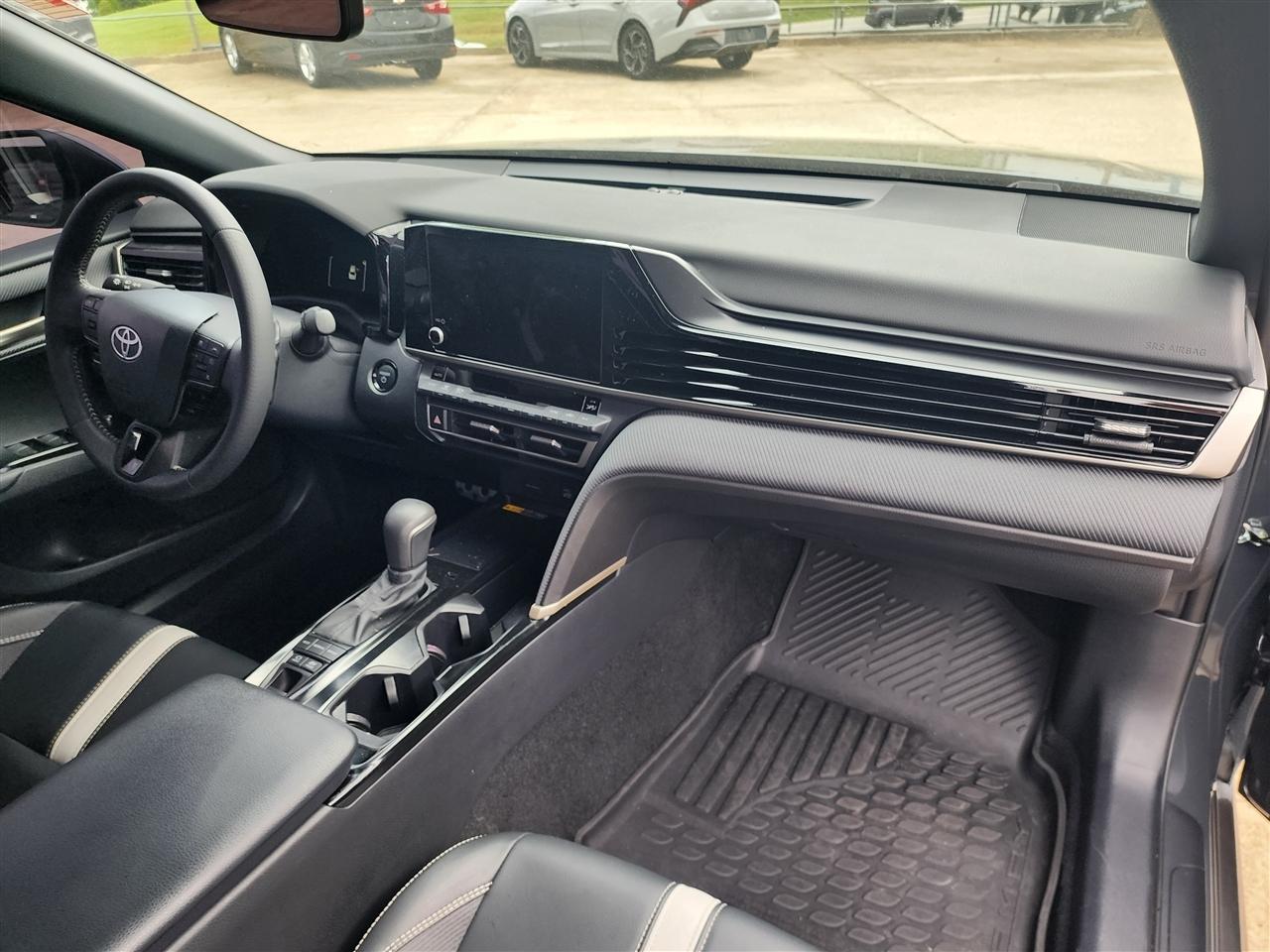 Toyota Camry Hybrid XLE 2025