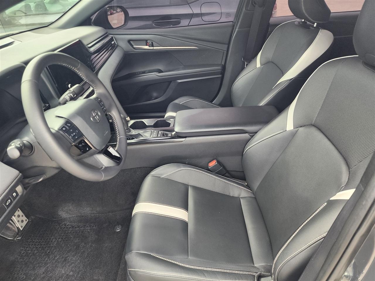 Toyota Camry Hybrid XLE 2025