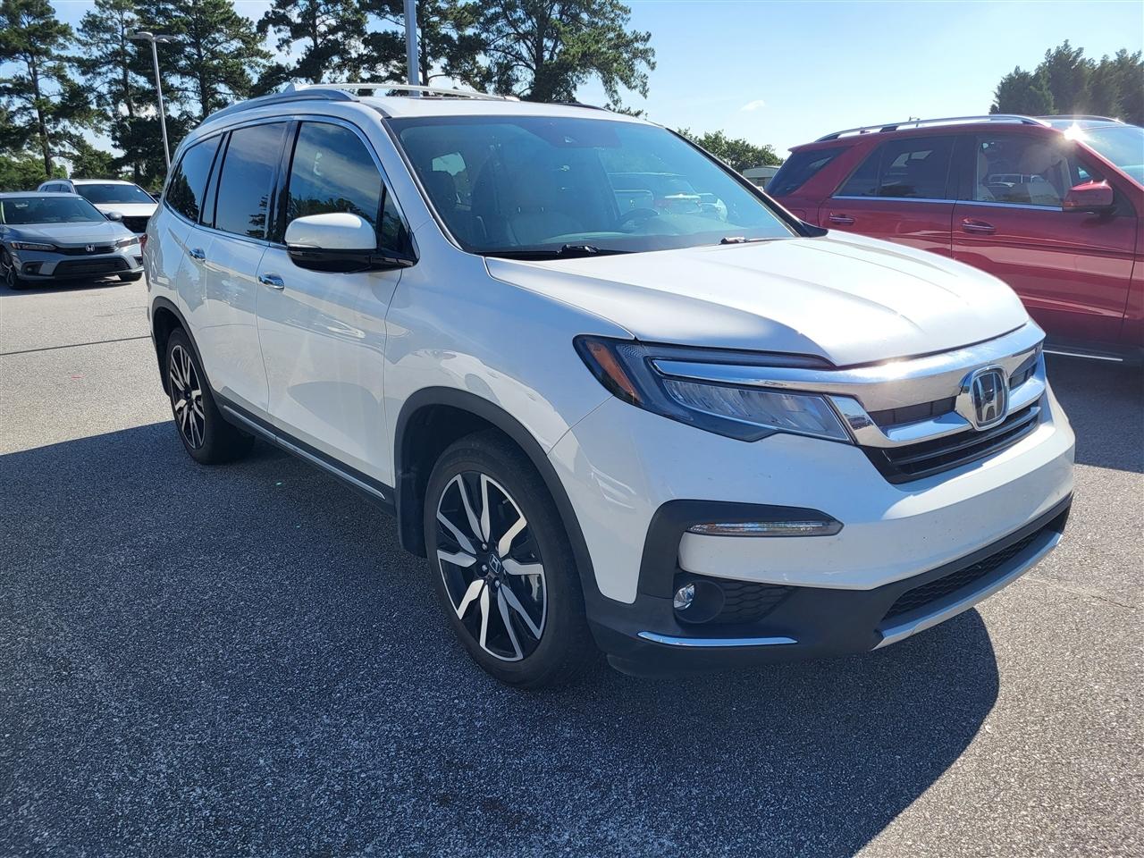 Honda Pilot Touring AWD w/Rear Captains Chairs 2022