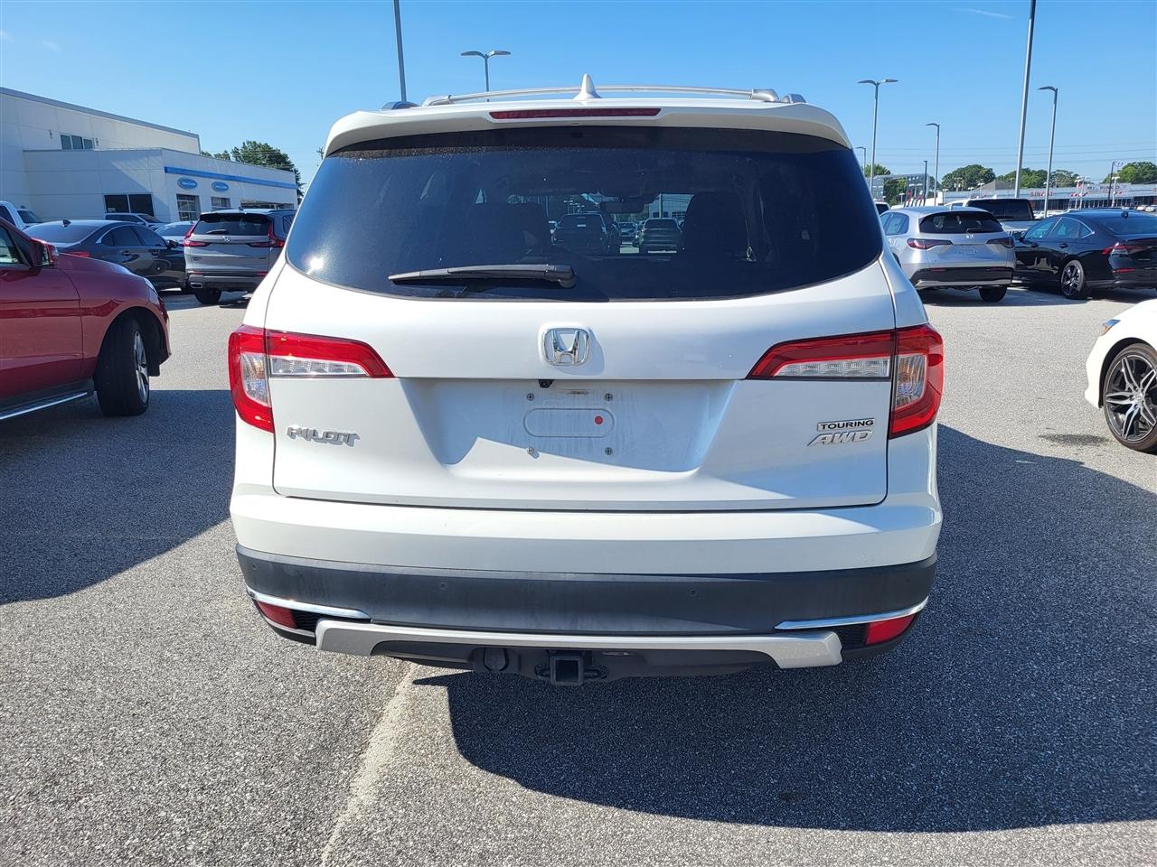 Honda Pilot Touring AWD w/Rear Captains Chairs 2022