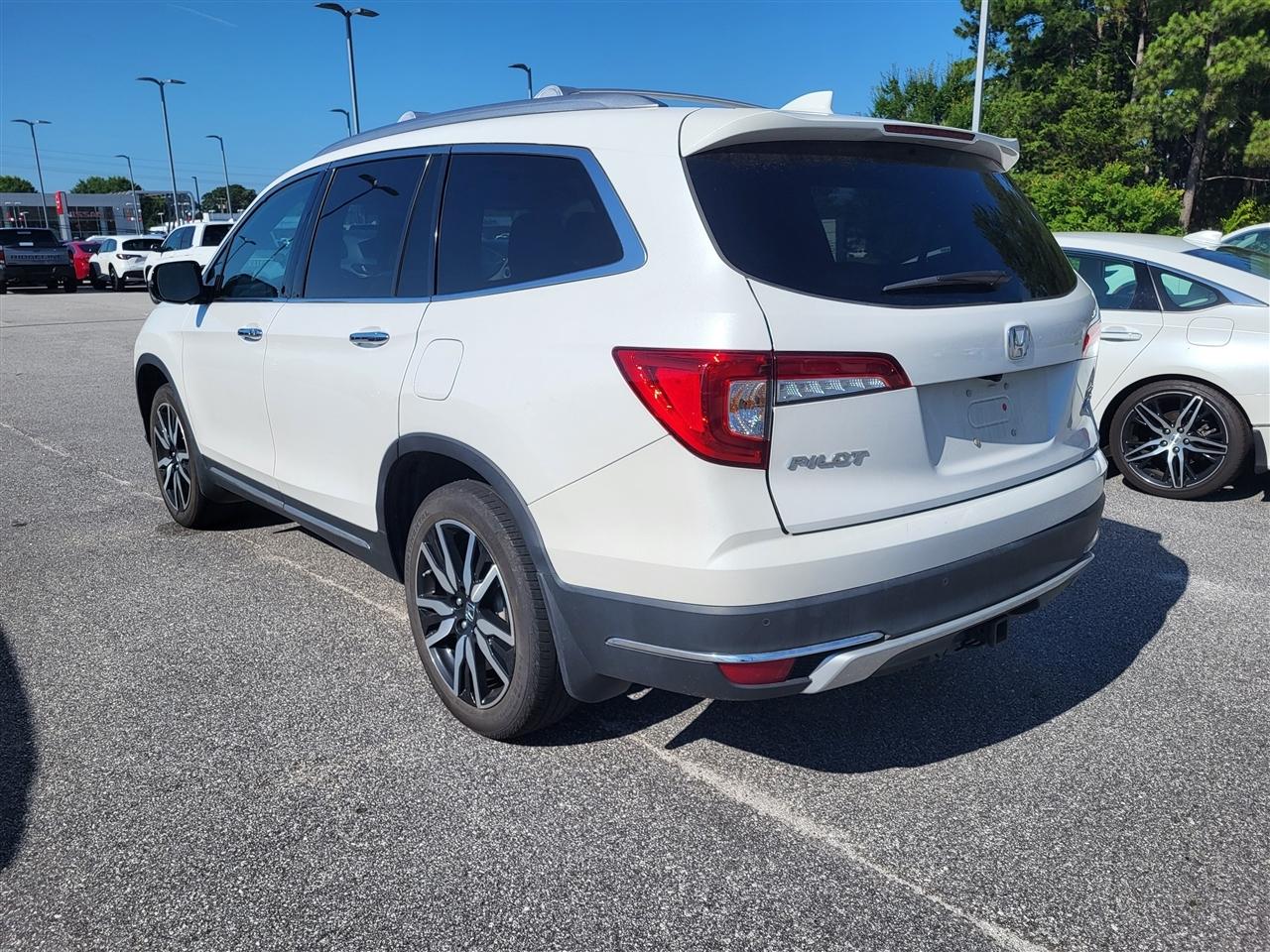 Honda Pilot Touring AWD w/Rear Captains Chairs 2022