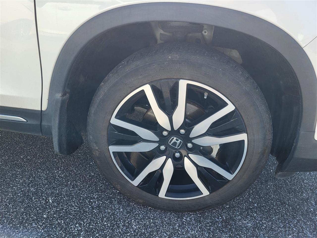 Honda Pilot Touring AWD w/Rear Captains Chairs 2022