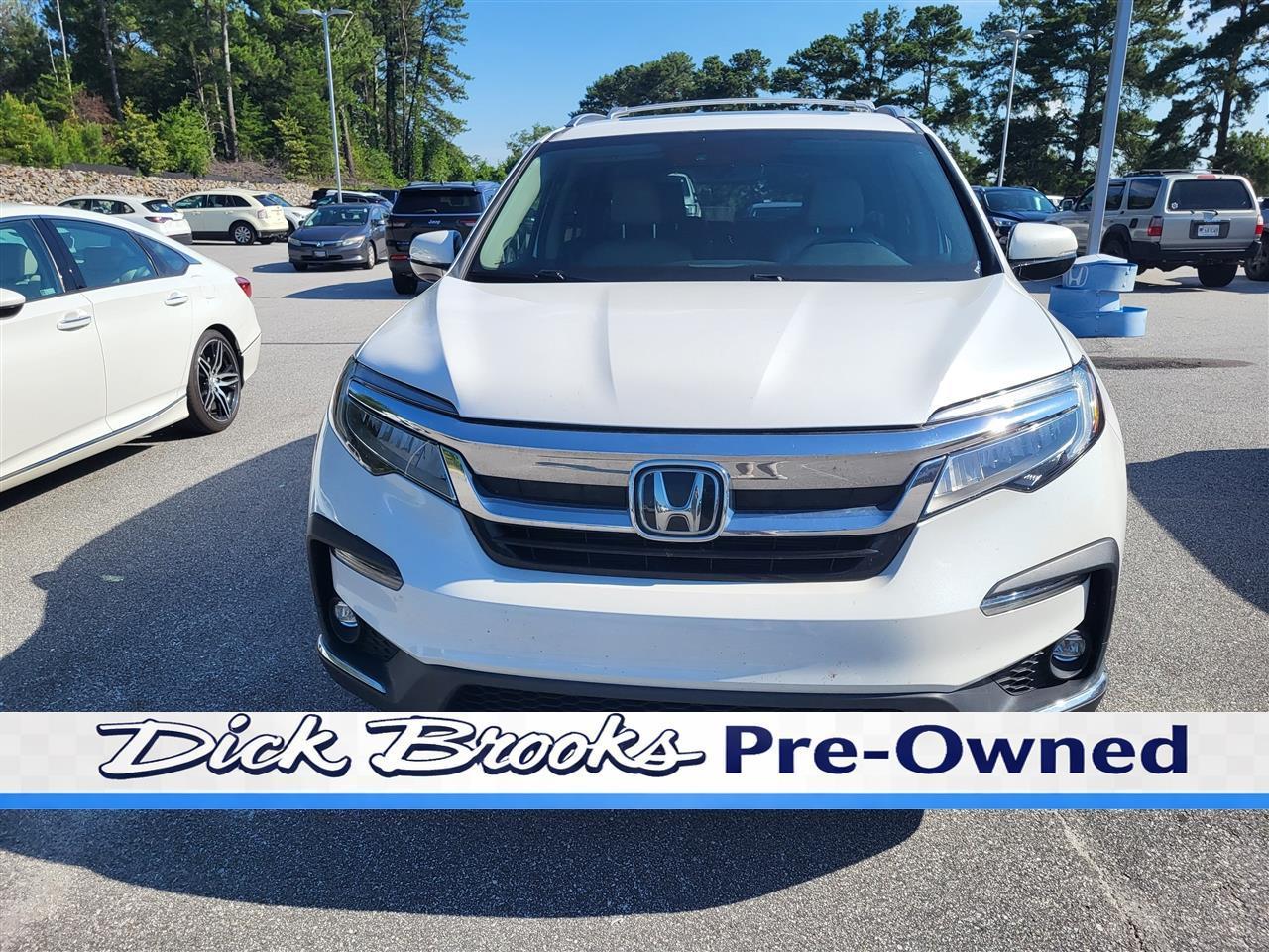 Honda Pilot Touring AWD w/Rear Captains Chairs 2022