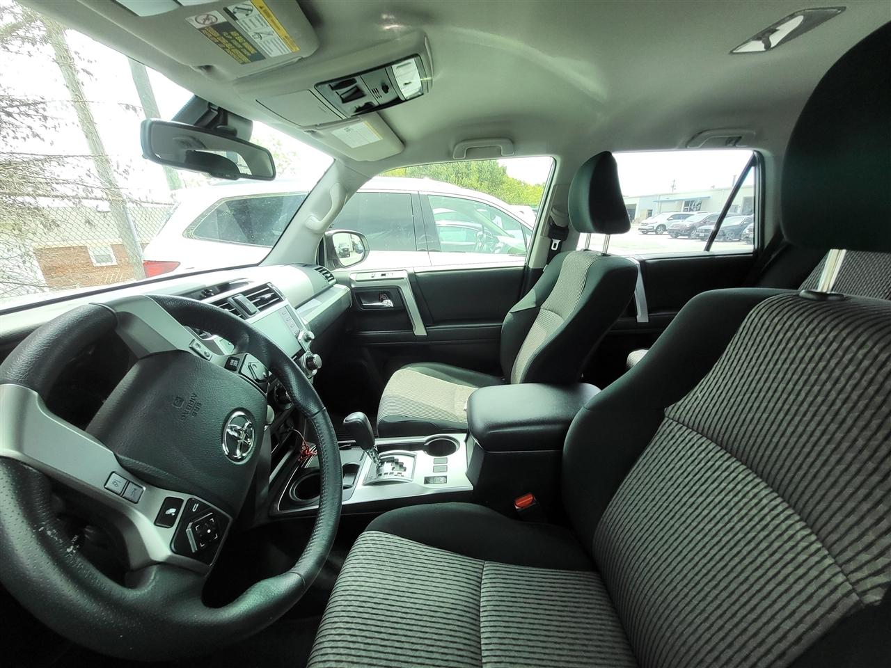 Toyota 4Runner SR5 2024