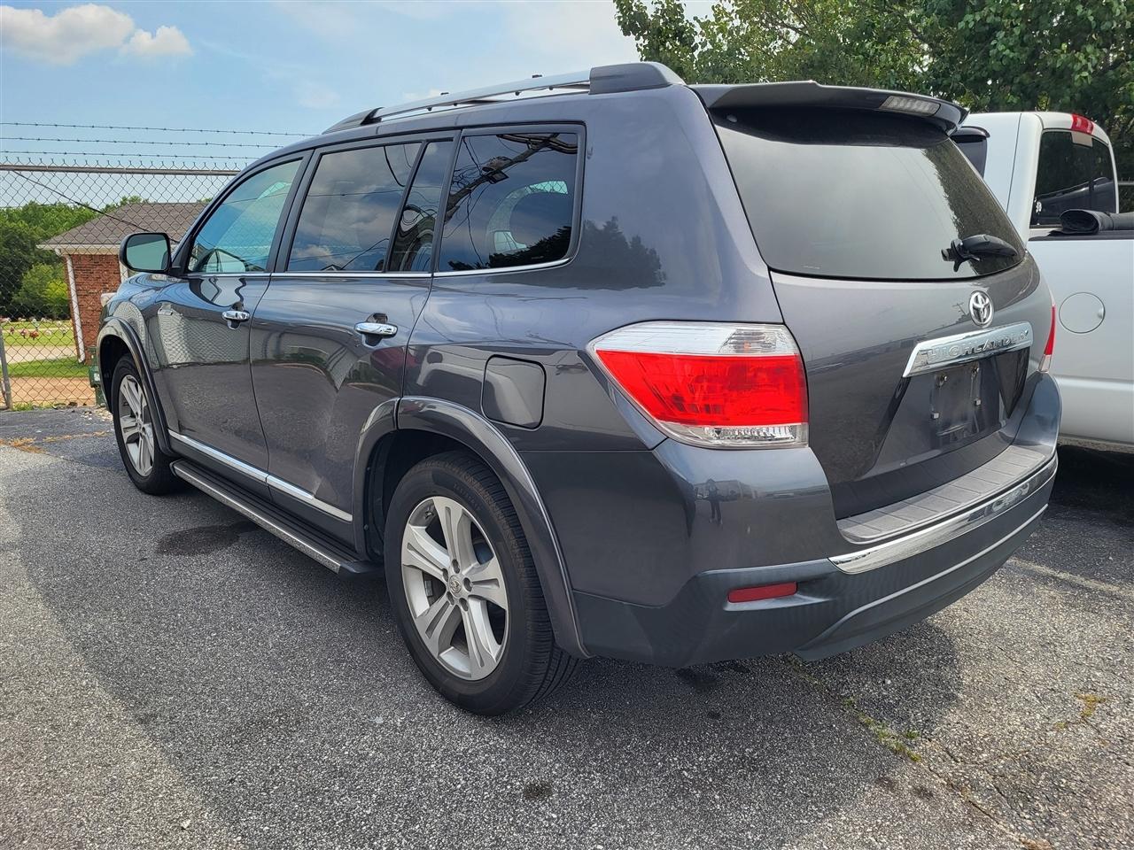 Toyota Highlander Limited 2WD 2013
