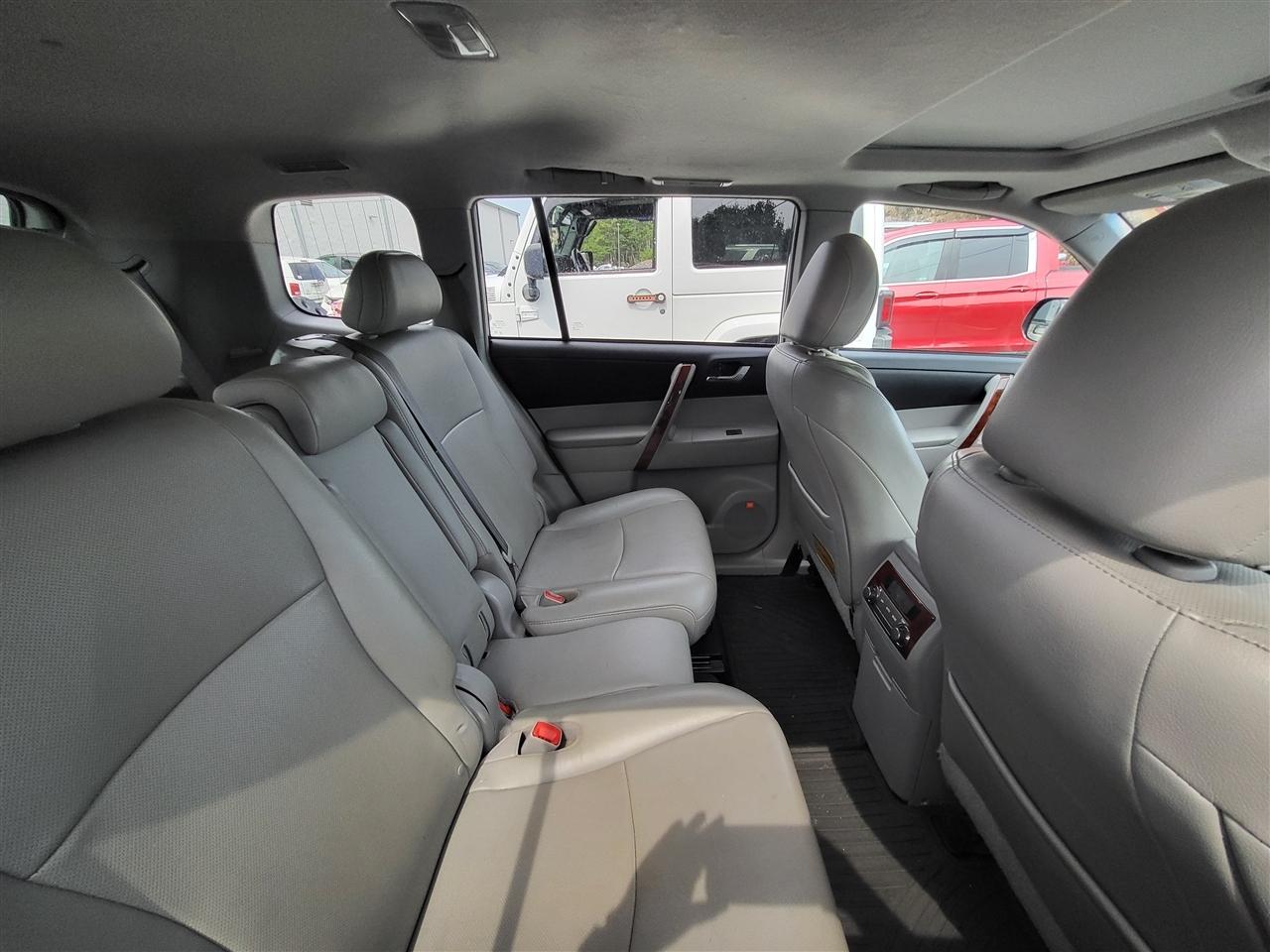 Toyota Highlander Limited 2WD 2013