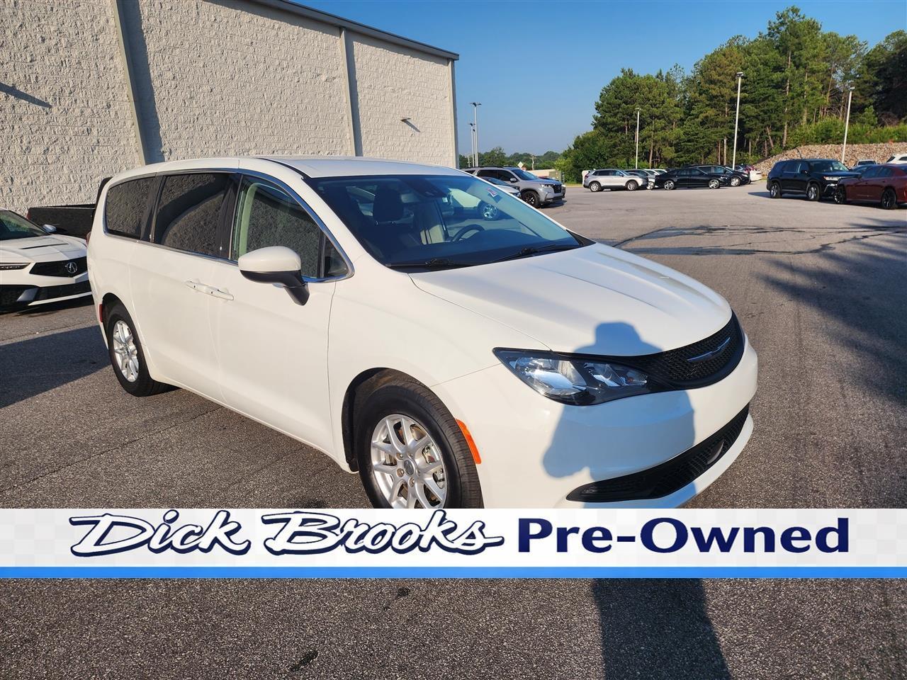 2023 Chrysler Voyager LX