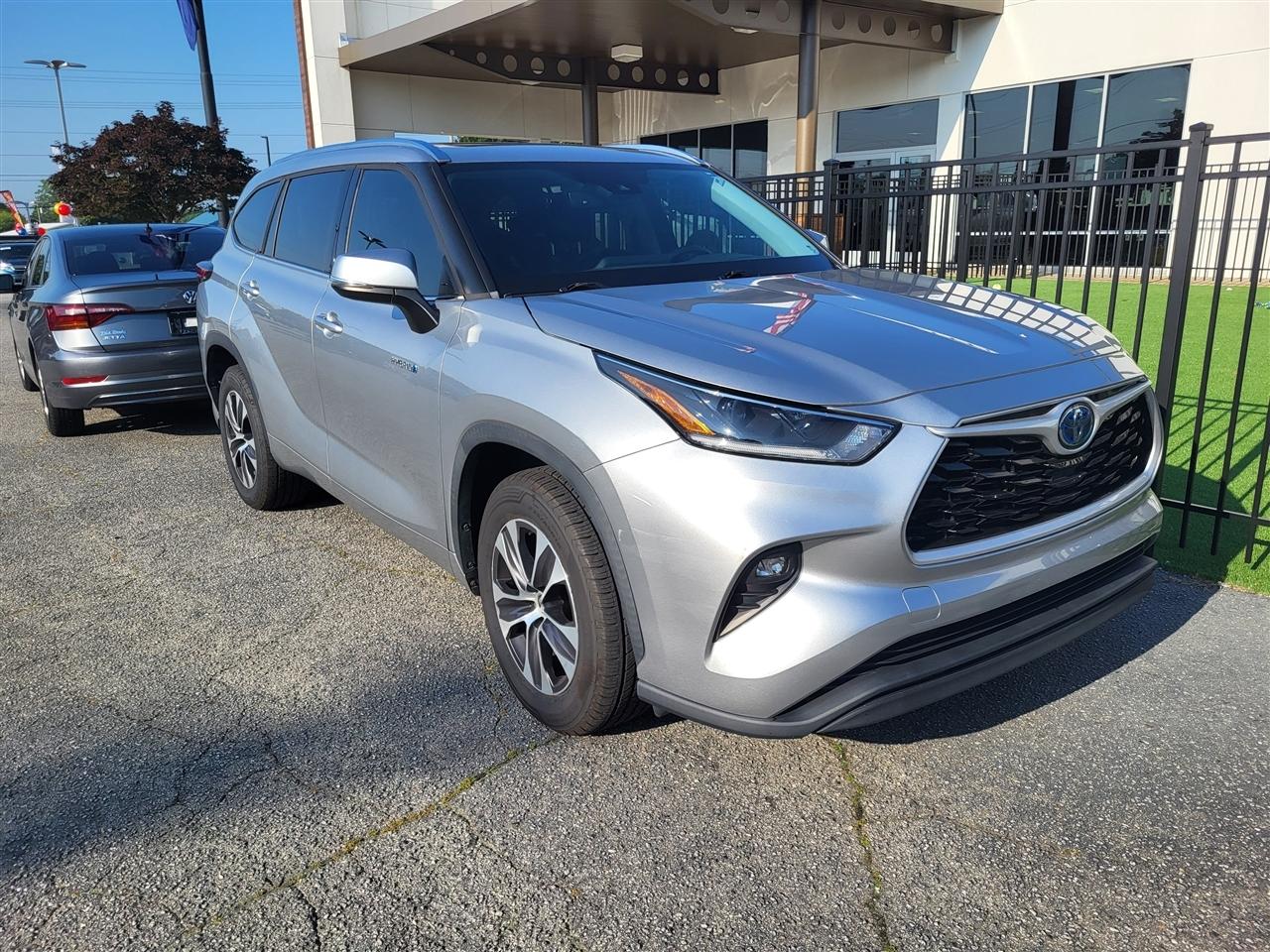 Toyota Highlander Hybrid XLE 2021