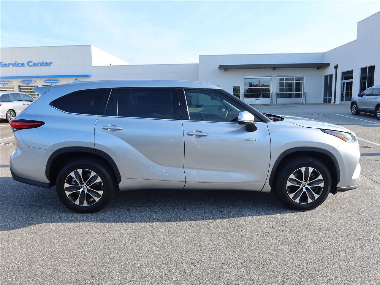 Toyota Highlander Hybrid XLE 2021