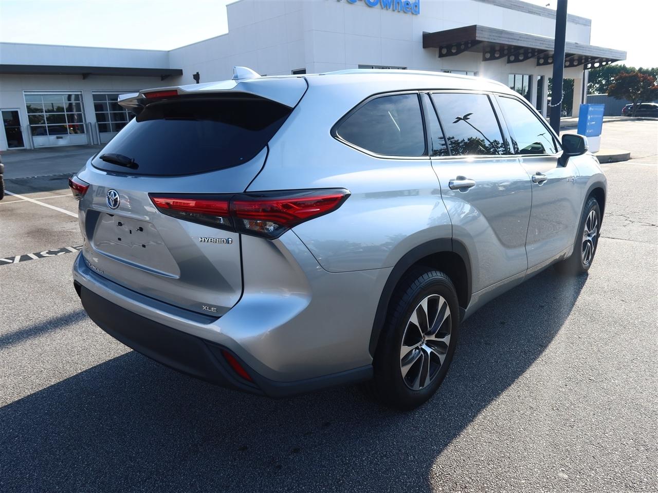 Toyota Highlander Hybrid XLE 2021