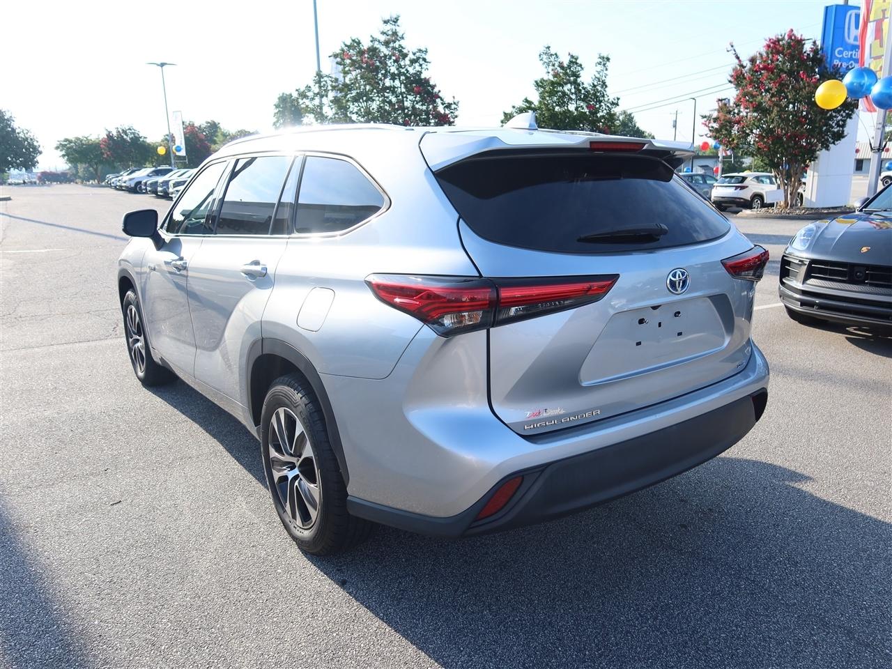 Toyota Highlander Hybrid XLE 2021