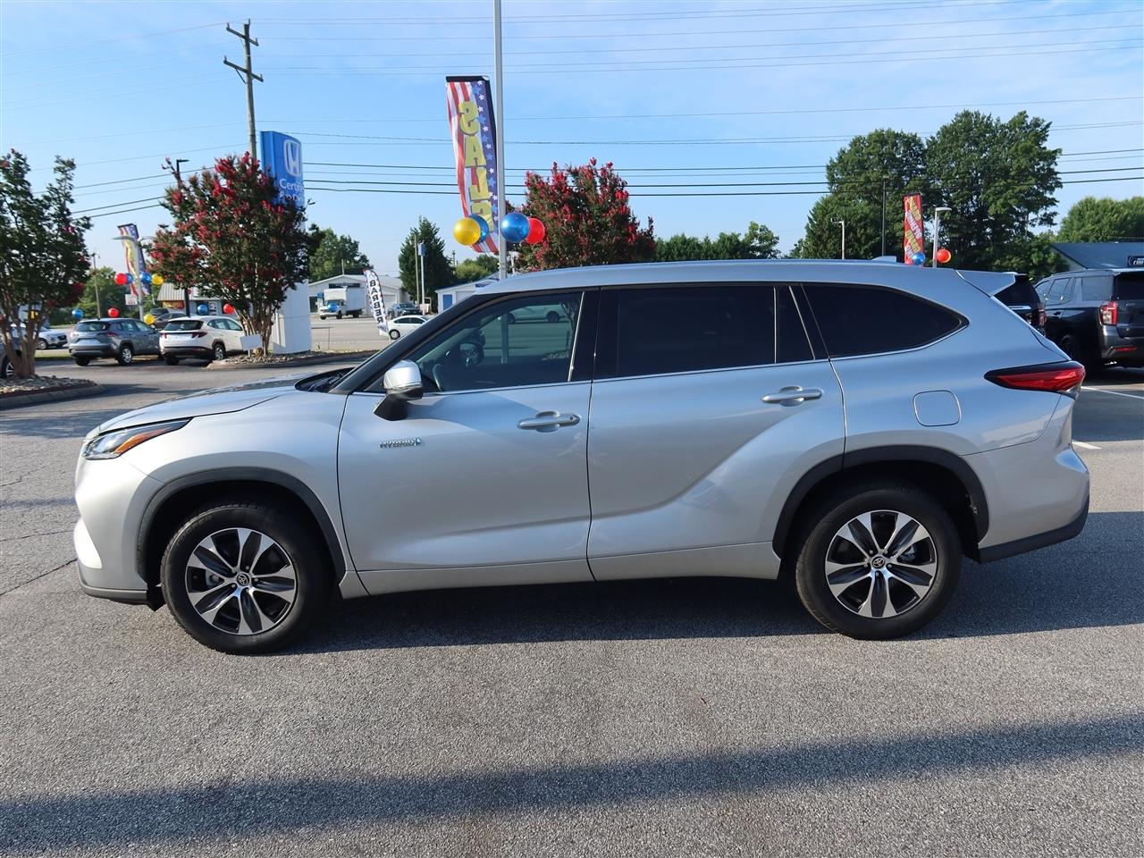 Toyota Highlander Hybrid XLE 2021