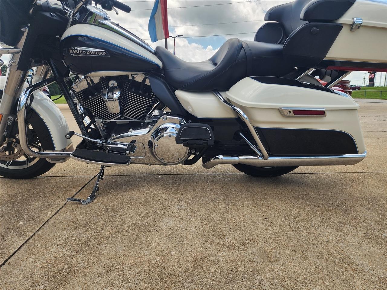 Harley-Davidson FLHTCU103  2014