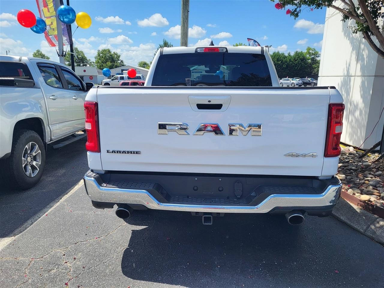 RAM 1500 Laramie Crew Cab SWB 4WD 2025