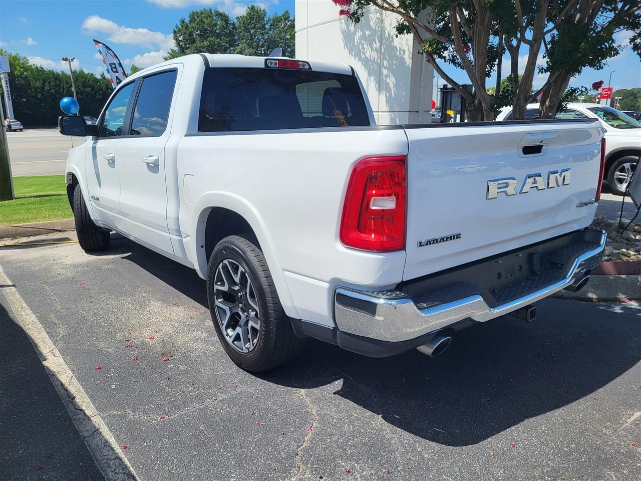RAM 1500 Laramie Crew Cab SWB 4WD 2025