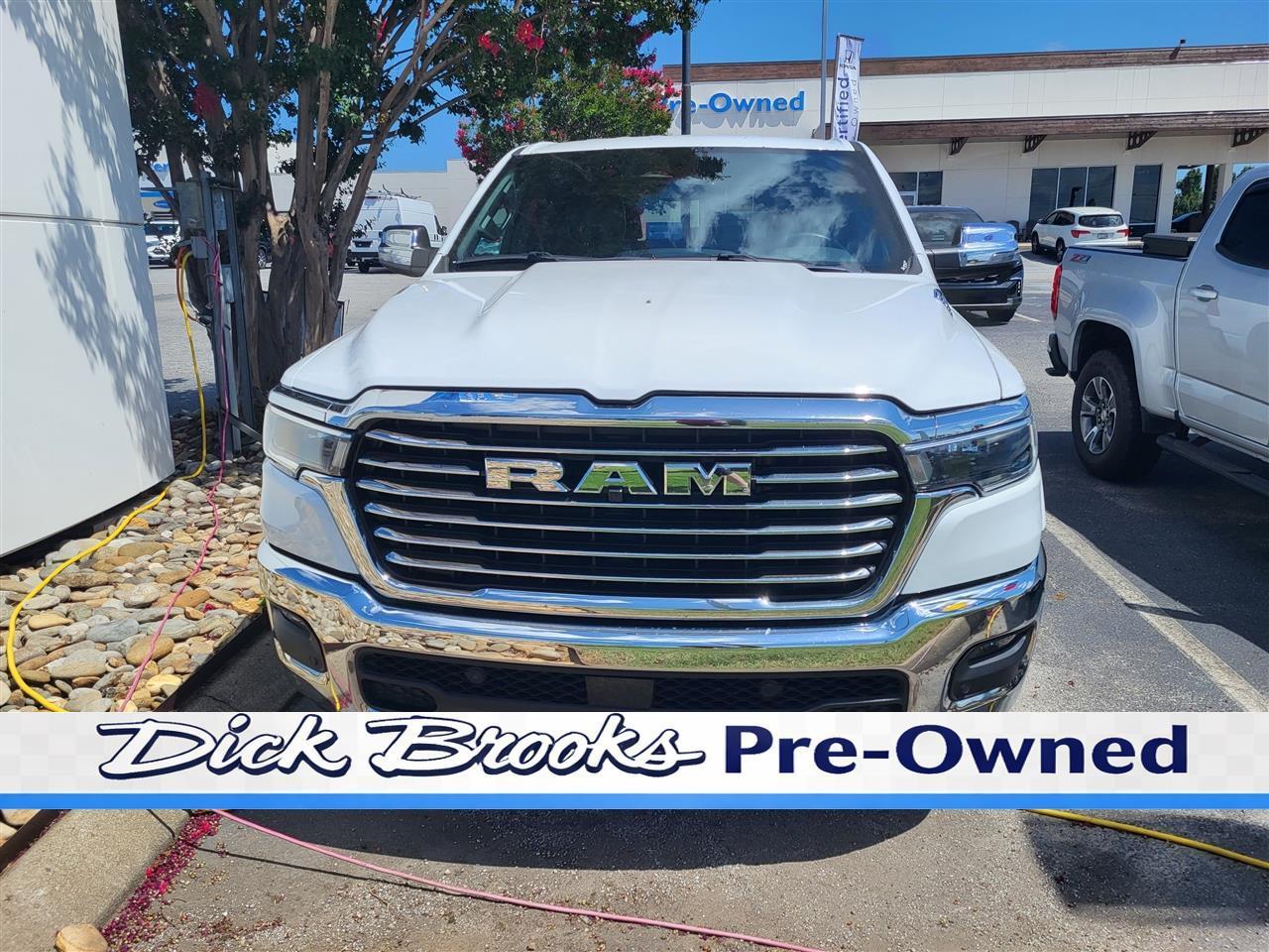 RAM 1500 Laramie Crew Cab SWB 4WD 2025