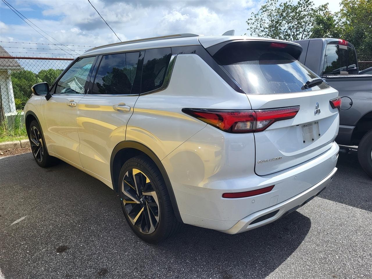 Mitsubishi Outlander SEL 2WD 2023