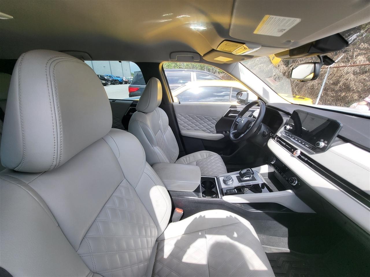 Mitsubishi Outlander SEL 2WD 2023
