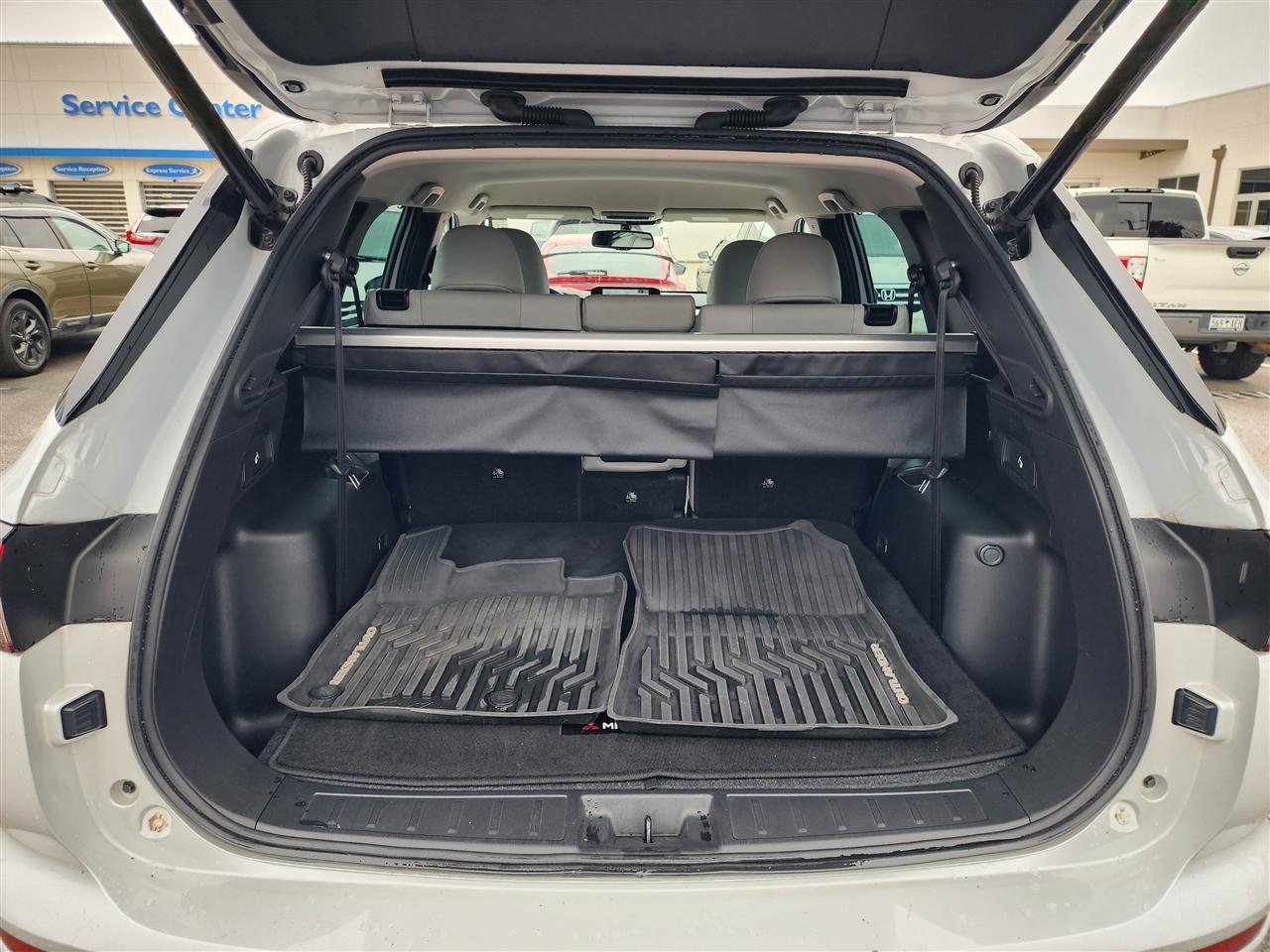 Mitsubishi Outlander SEL 2WD 2023