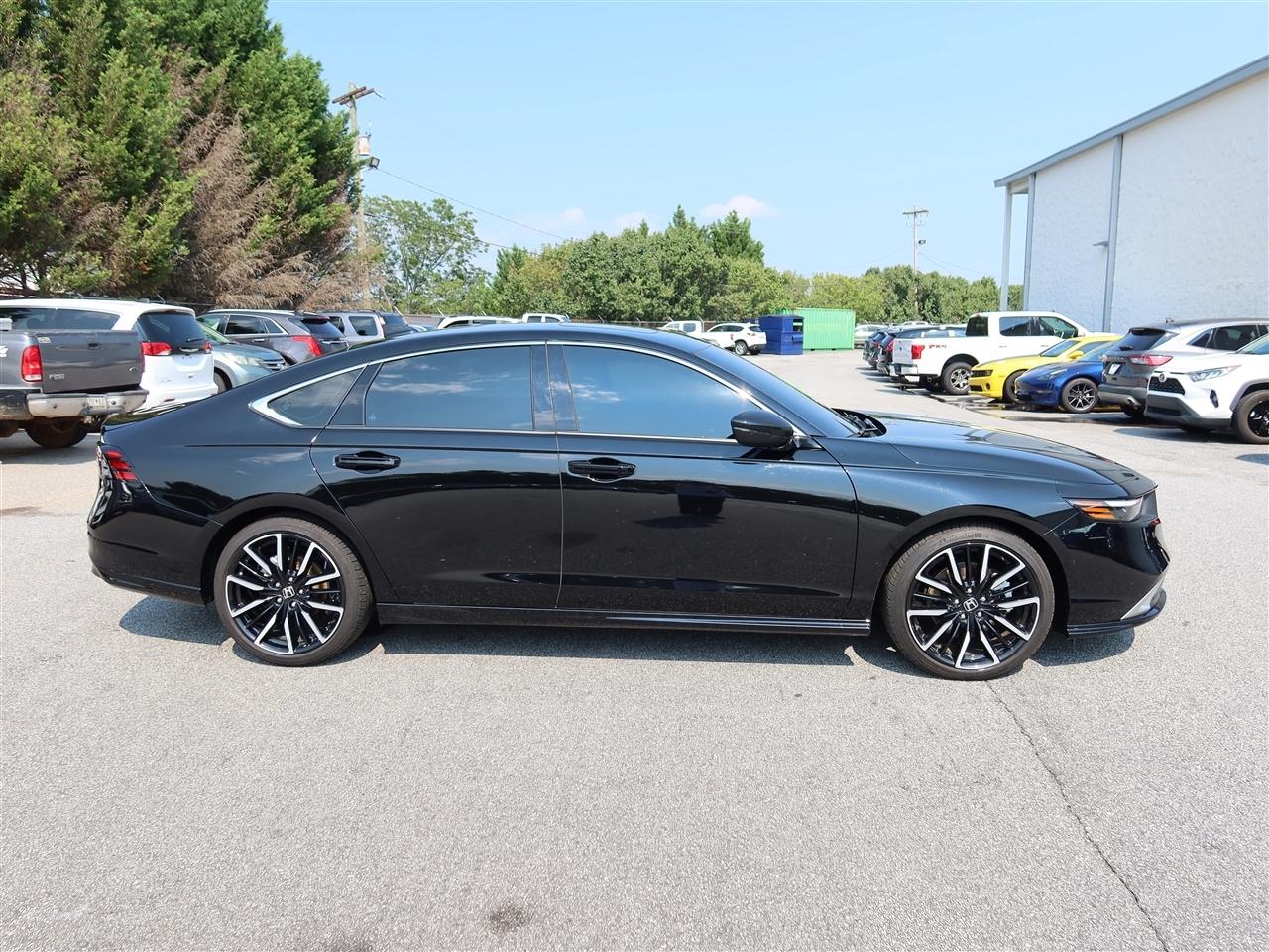 Honda Accord Touring Hybrid 2025