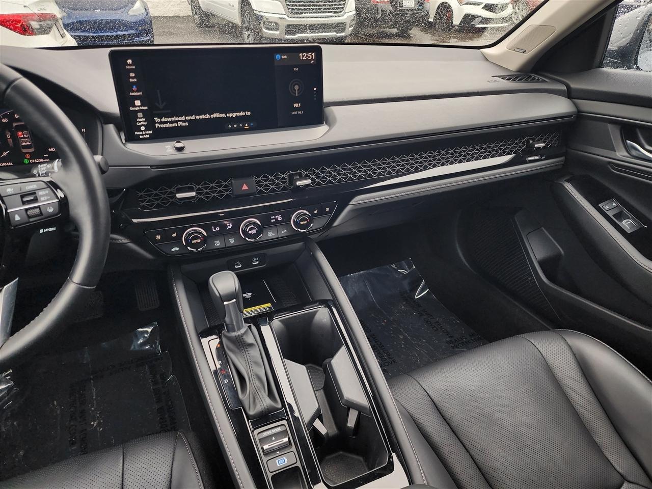 Honda Accord Touring Hybrid 2025