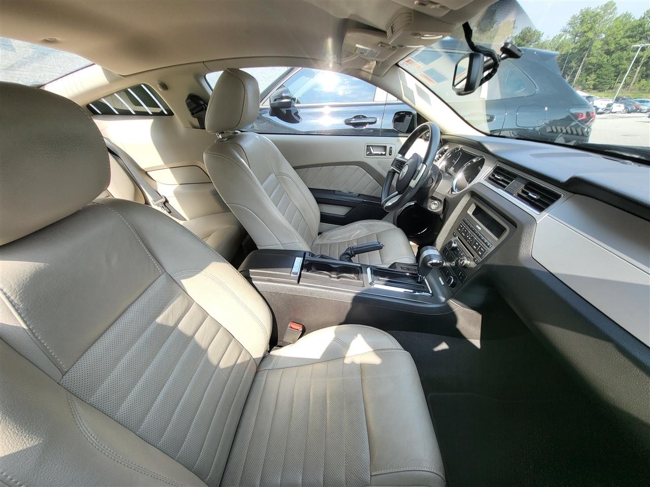 Ford Mustang V6 Premium Coupe 2010