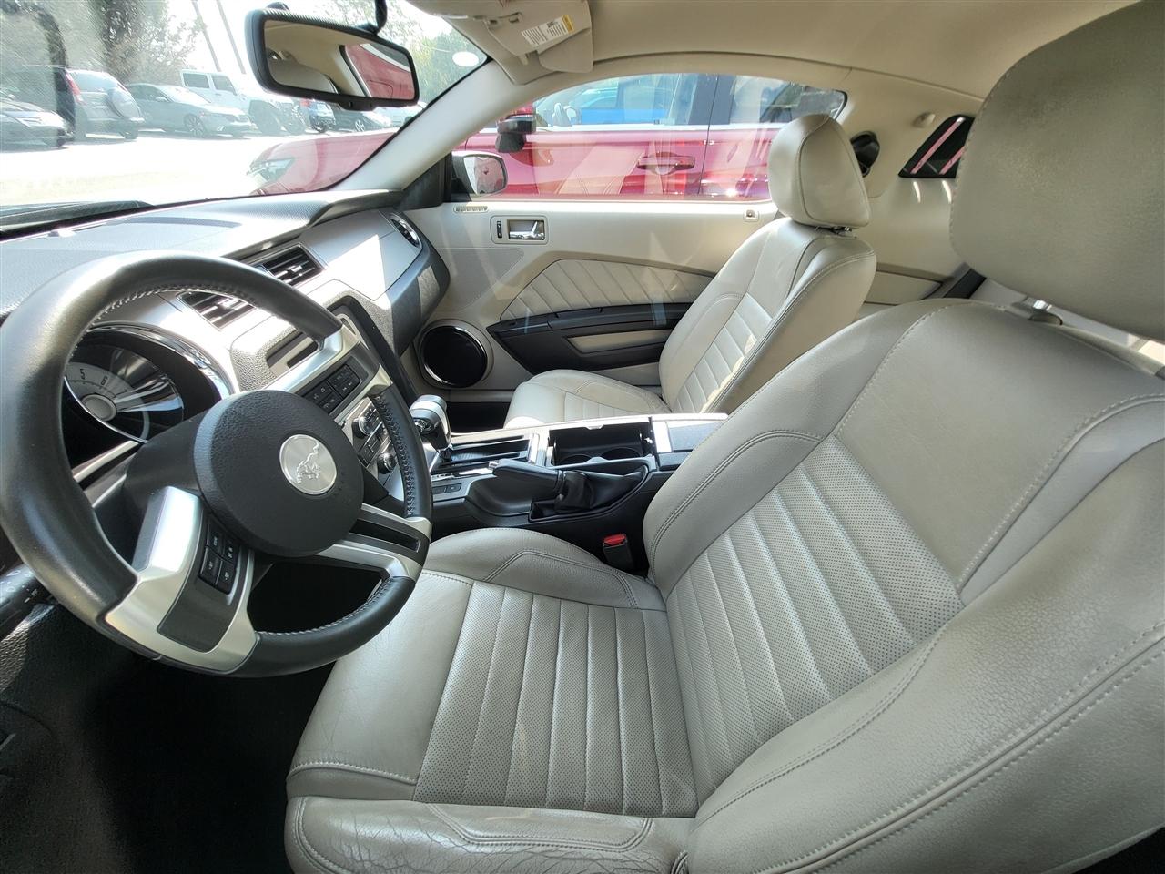 Ford Mustang V6 Premium Coupe 2010
