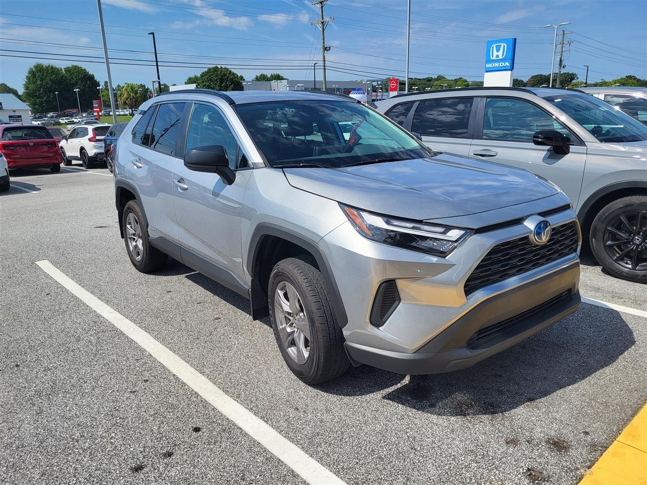 Toyota RAV4 Hybrid LE 2024
