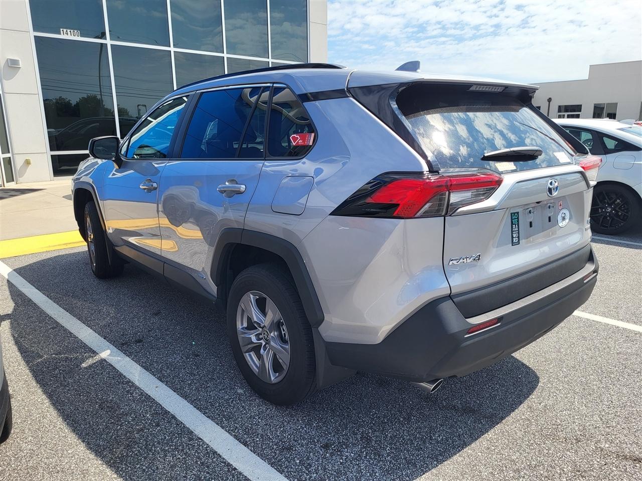 Toyota RAV4 Hybrid LE 2024