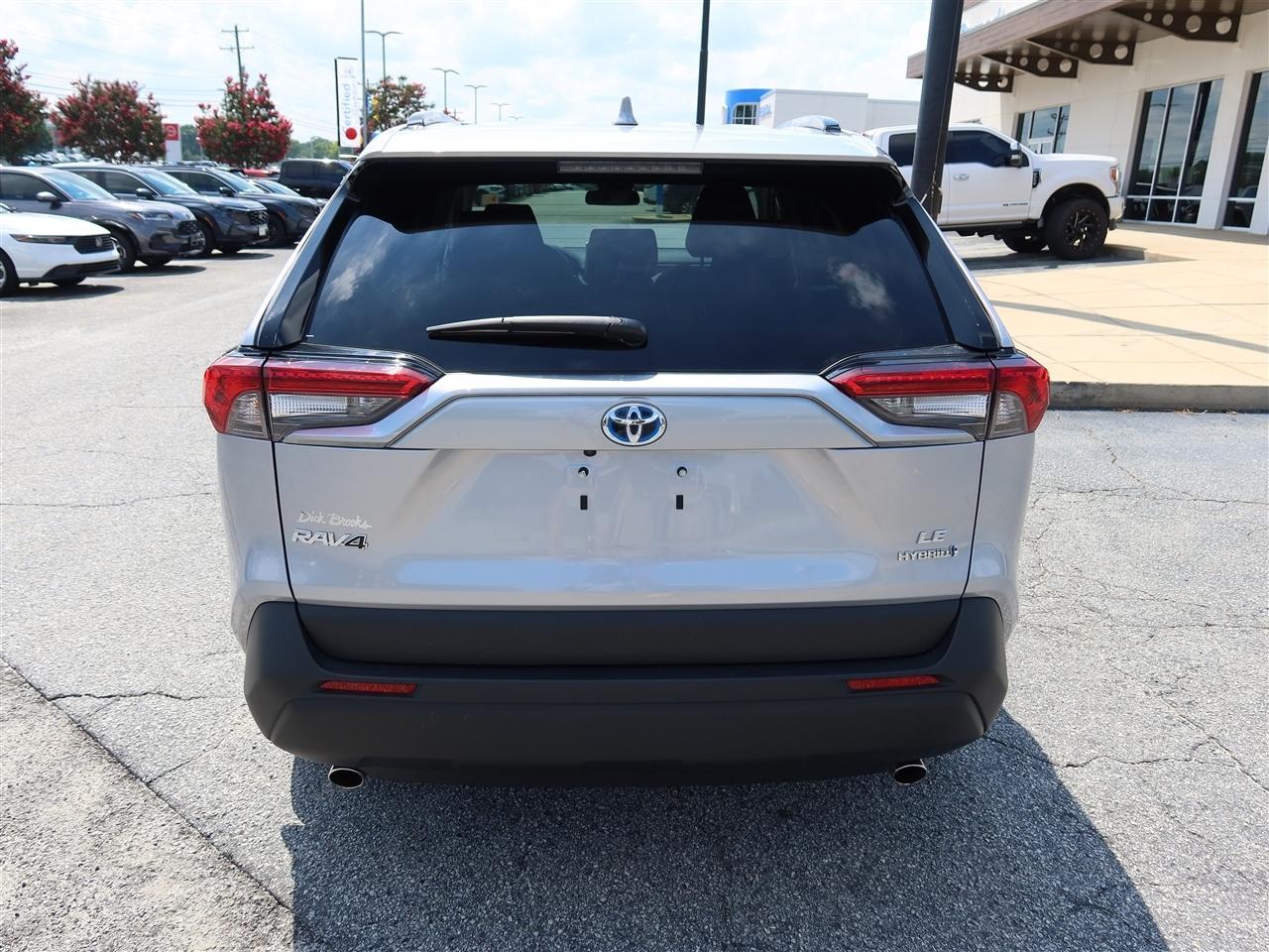 Toyota RAV4 Hybrid LE 2024