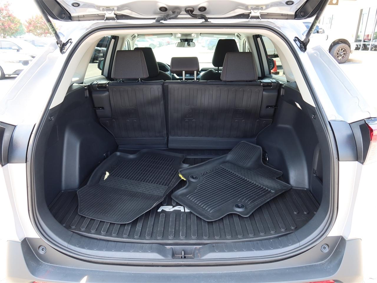 Toyota RAV4 Hybrid LE 2024
