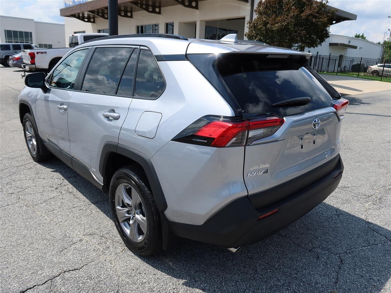 Toyota RAV4 Hybrid LE 2024