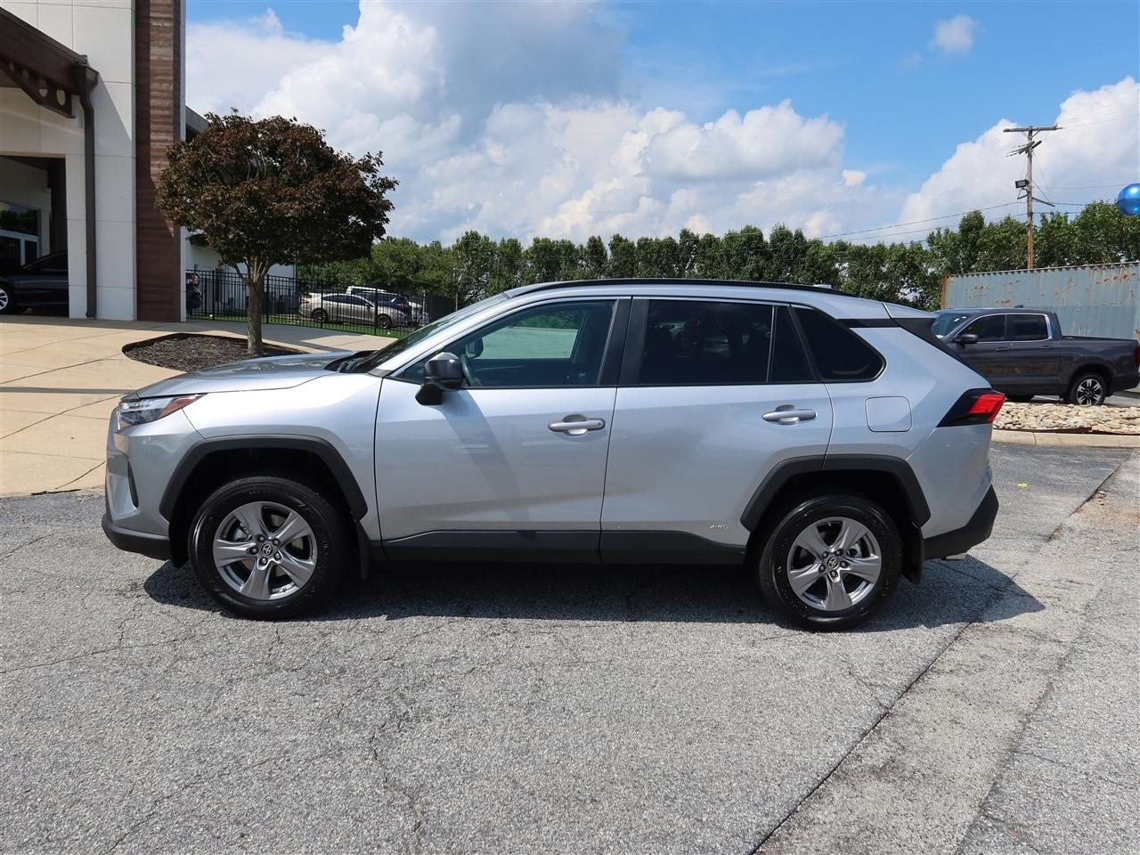 Toyota RAV4 Hybrid LE 2024
