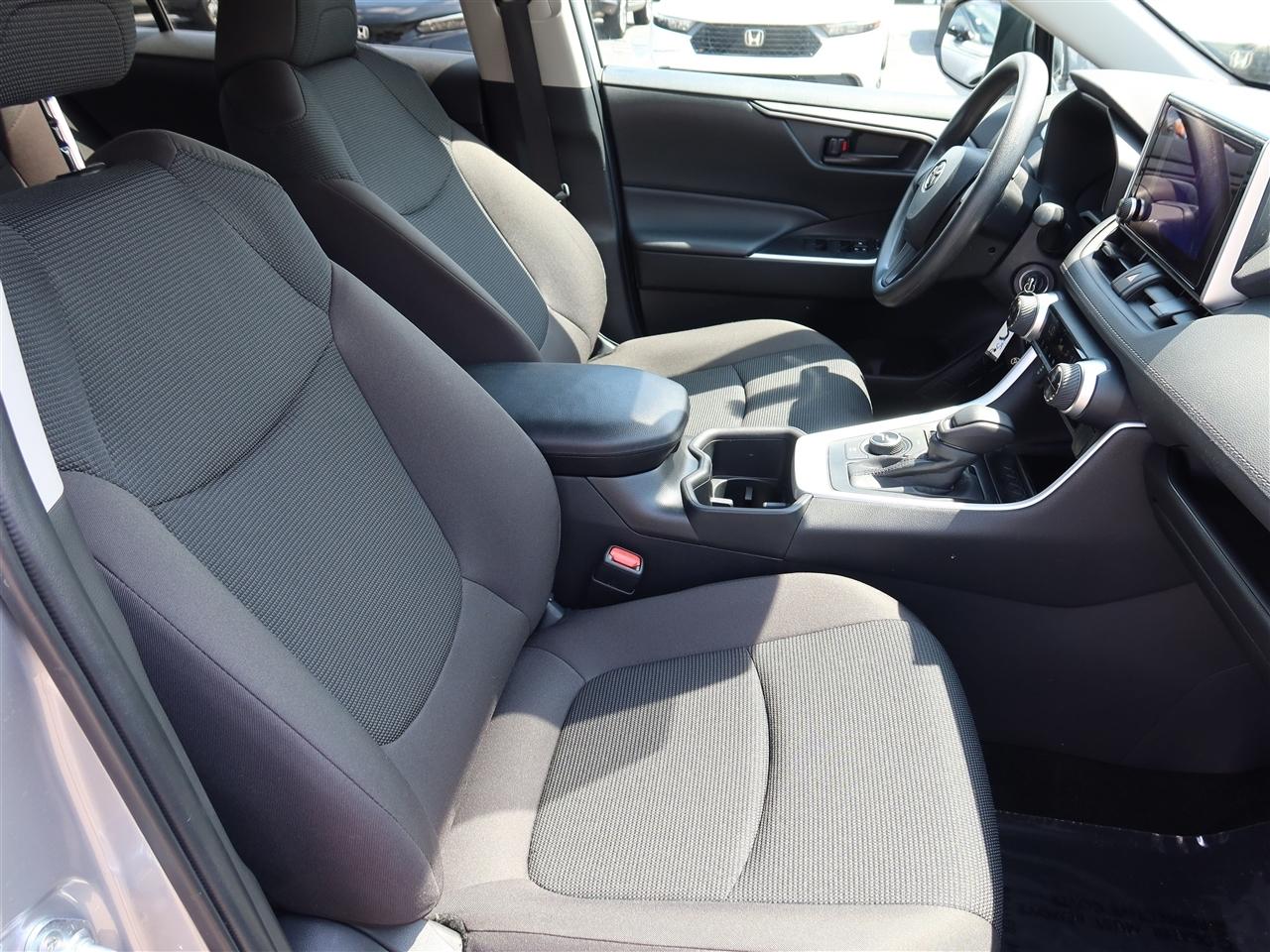 Toyota RAV4 Hybrid LE 2024