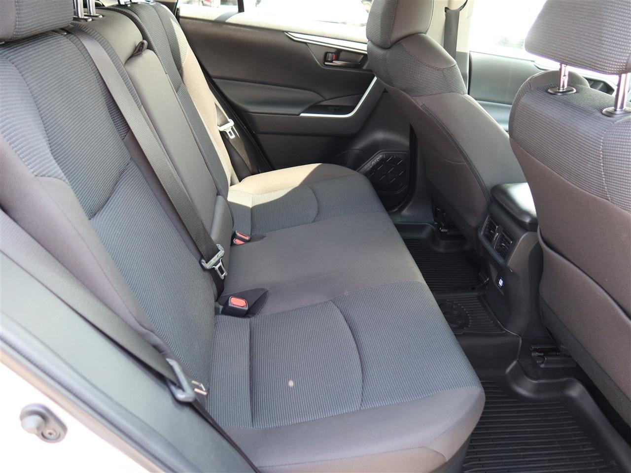 Toyota RAV4 Hybrid LE 2024
