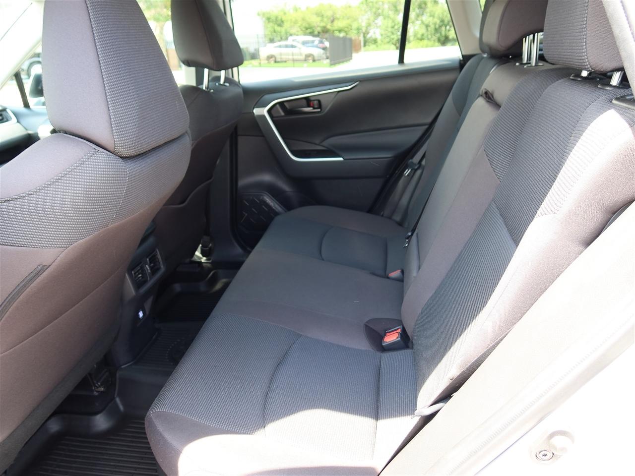 Toyota RAV4 Hybrid LE 2024