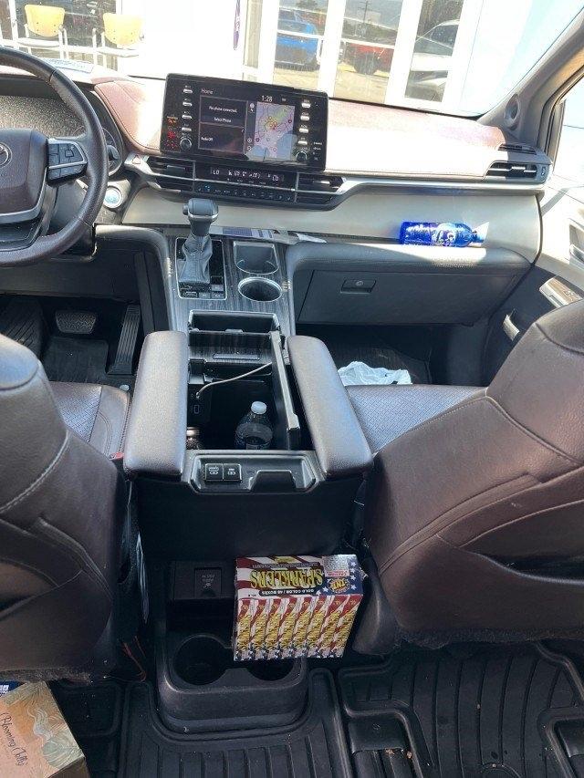 Toyota Sienna Platinum 7-Passenger AWD 2021