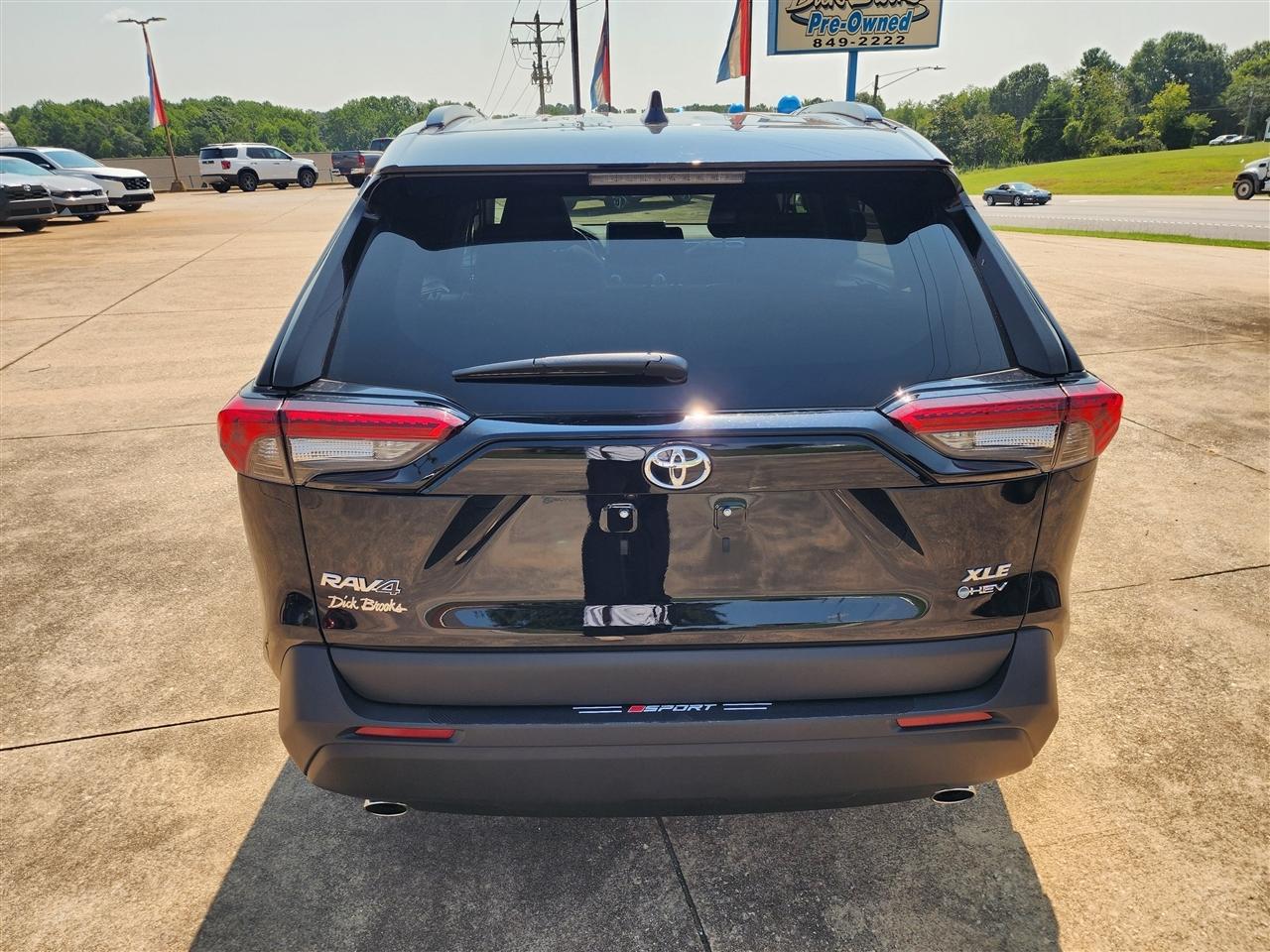 Toyota RAV4 Hybrid XLE 2025