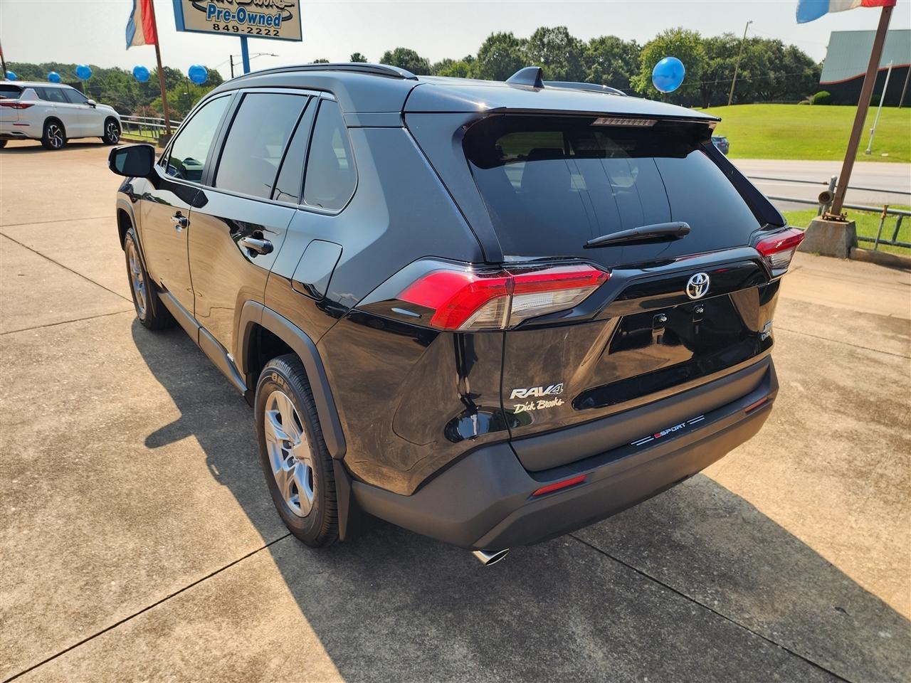 Toyota RAV4 Hybrid XLE 2025